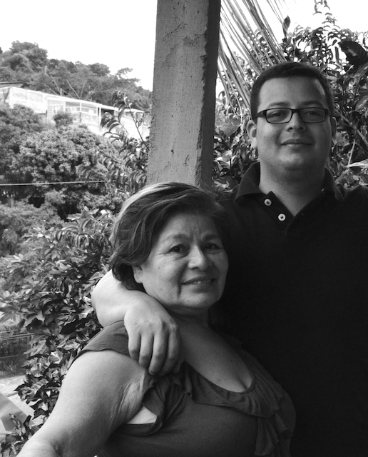 Carlos Talavera y su madre, Antonia López.