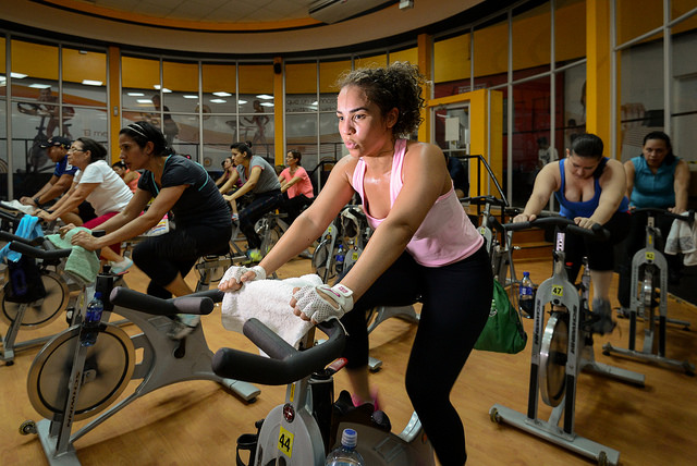 En el spinning, usted puede inscribirse en una clase independiente para principiantes, intermedios y avanzados. Confidencial / Carlos Herrera