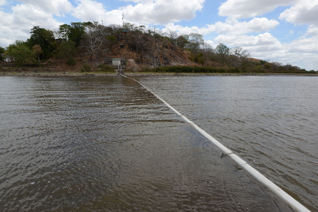 En Puerto Díaz, Juigalpa, Chontales la tuberia de agua potable que da al lago ahora es visible. Carlos Herrera | Confidencial 