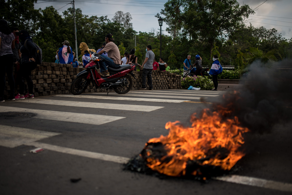 El jueves 24 de mayo los estudiantes levantaron nuevamente la barricada para protestar pacíficamente. Foto: Carlos Herrera.