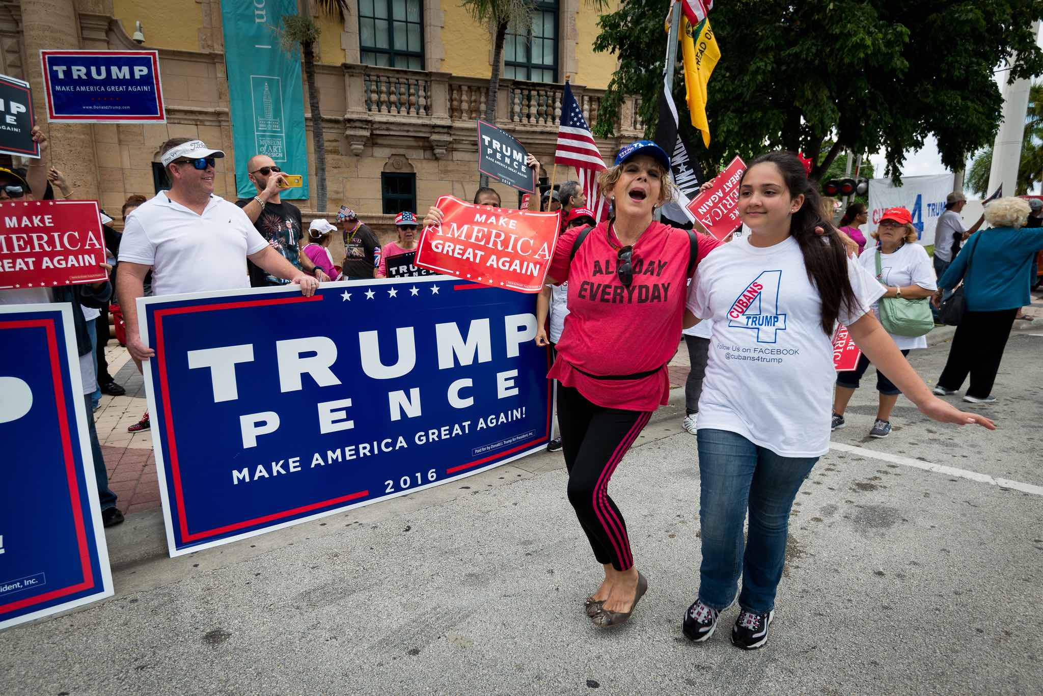 Manifestantes Pro-Trump en Miami. Foto: Carlos Herrera /Confidencial