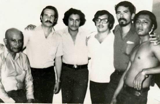 El último a la derecha, sin camisa, es el coronel retirado Carlos Brenes, uno de los ex presos políticos del gobierno de Daniel Ortega. En esta imagen de juventud, puede verse junto al actual presidente cuando ambos combatían a la dictadura de Anastasio Somoza. Ahora el militar retirado es uno de los ex presos políticos en Nicaragua. Crédito: Tomada de redes sociales