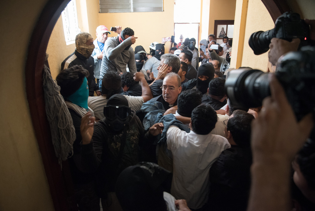 El padre Edwin Román también fue agredido en Diriamba, en julio pasado, en una misión de paz de la Conferencia Episcopal. Carlos Herrera | Confidencial.