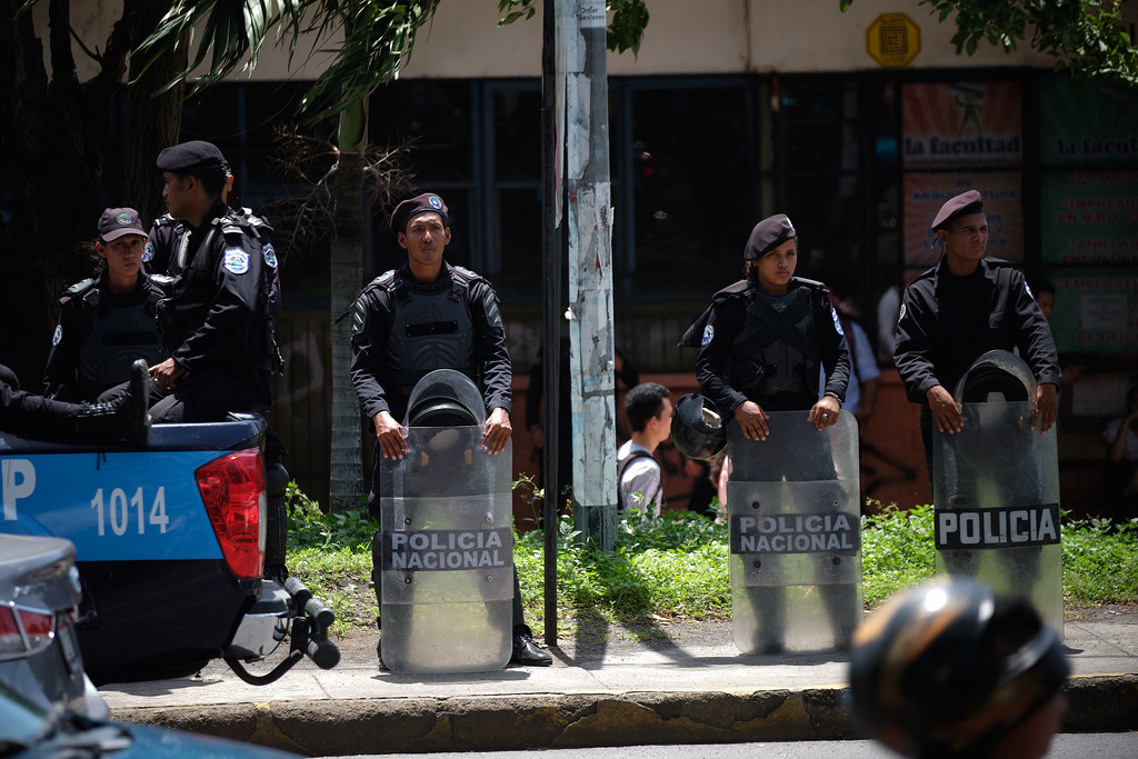 La Policía Nacional se ha tomado las calles principales de Managua. Las protestas ahora se realizan en universidades e iglesias. Foto: Carlos Herrera