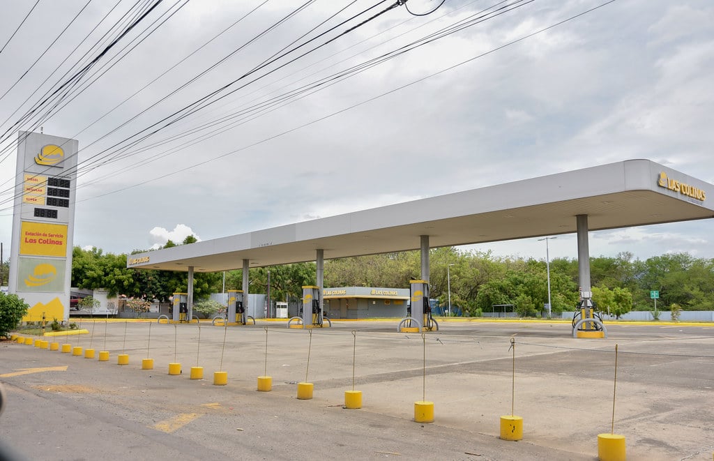 La gasolinera Las Colinas ubicada en el kilómetro 9 carretera a Masaya se mantiene fuera de servicio.// Foto: Confidencial