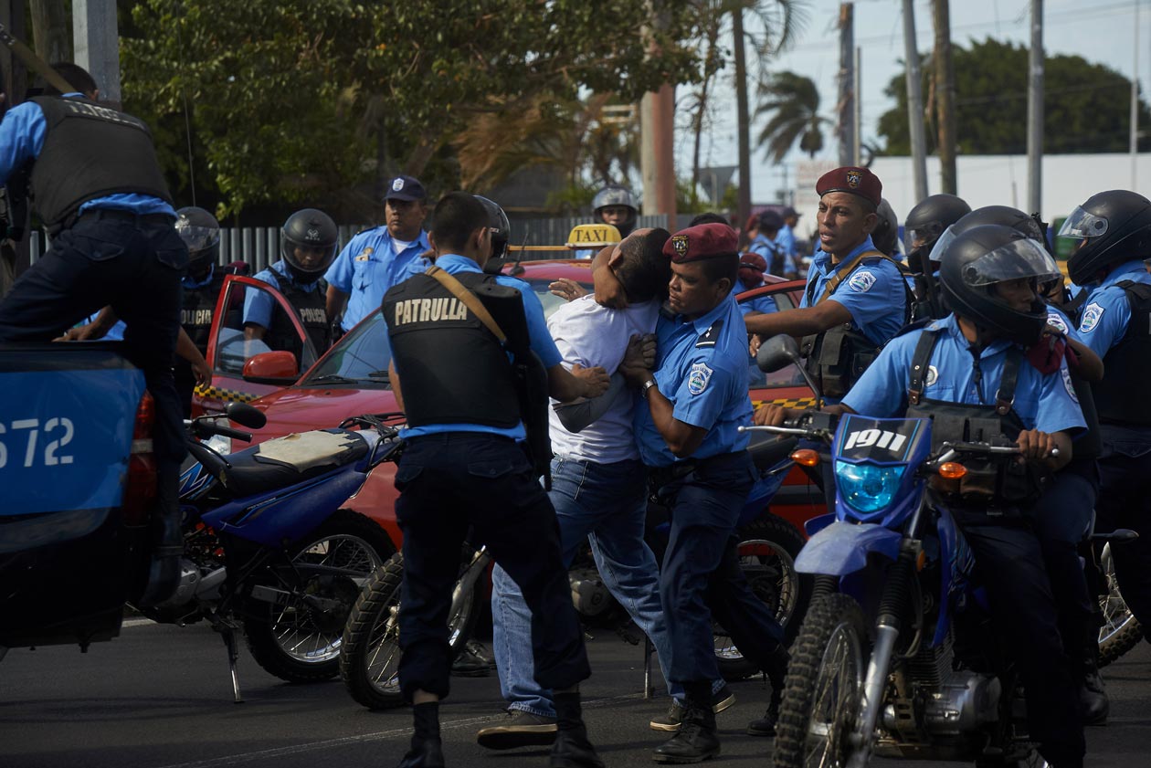 asedio represión policia