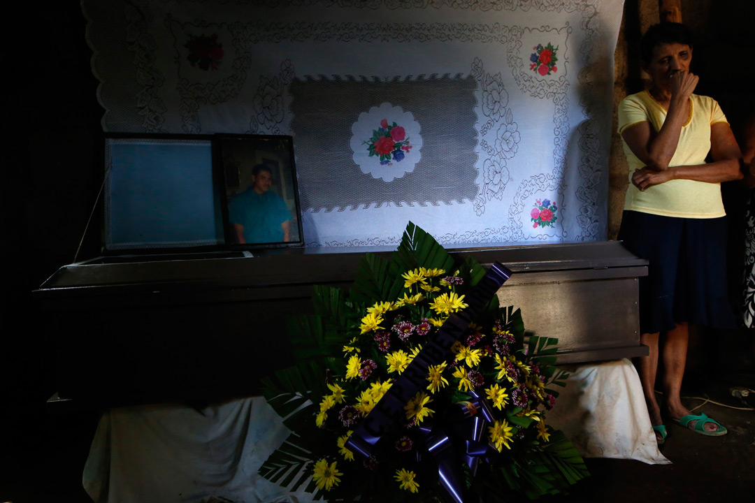 El ataúd de Manuel Chávez. Sus familiares demandaron justicia por su muerte. Foto: Oswaldo Rivas