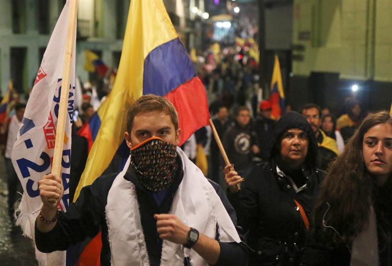 Opositores marchan en Ecuador