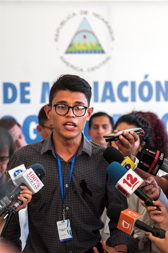 Lesther Aleman, a university student representative on the Civic Alliance participating in the National Dialogue. Photo: EFE / Confidencial