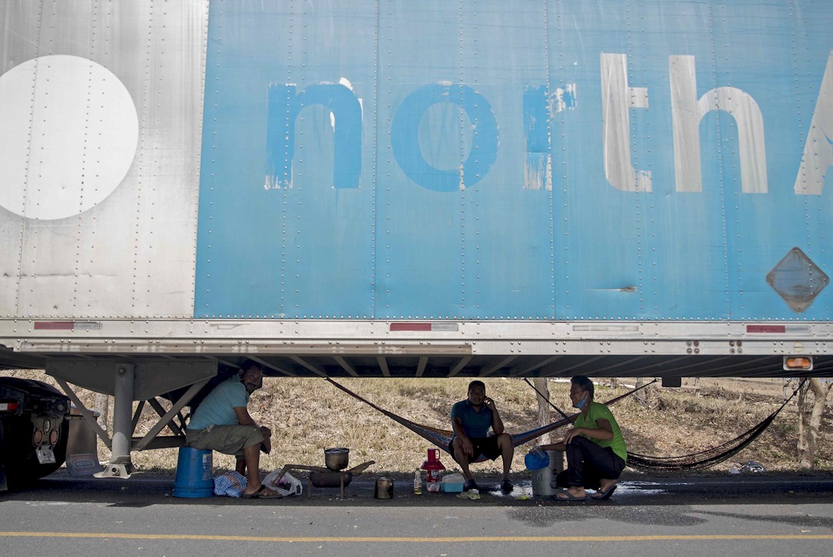 transportistas varados en frontera