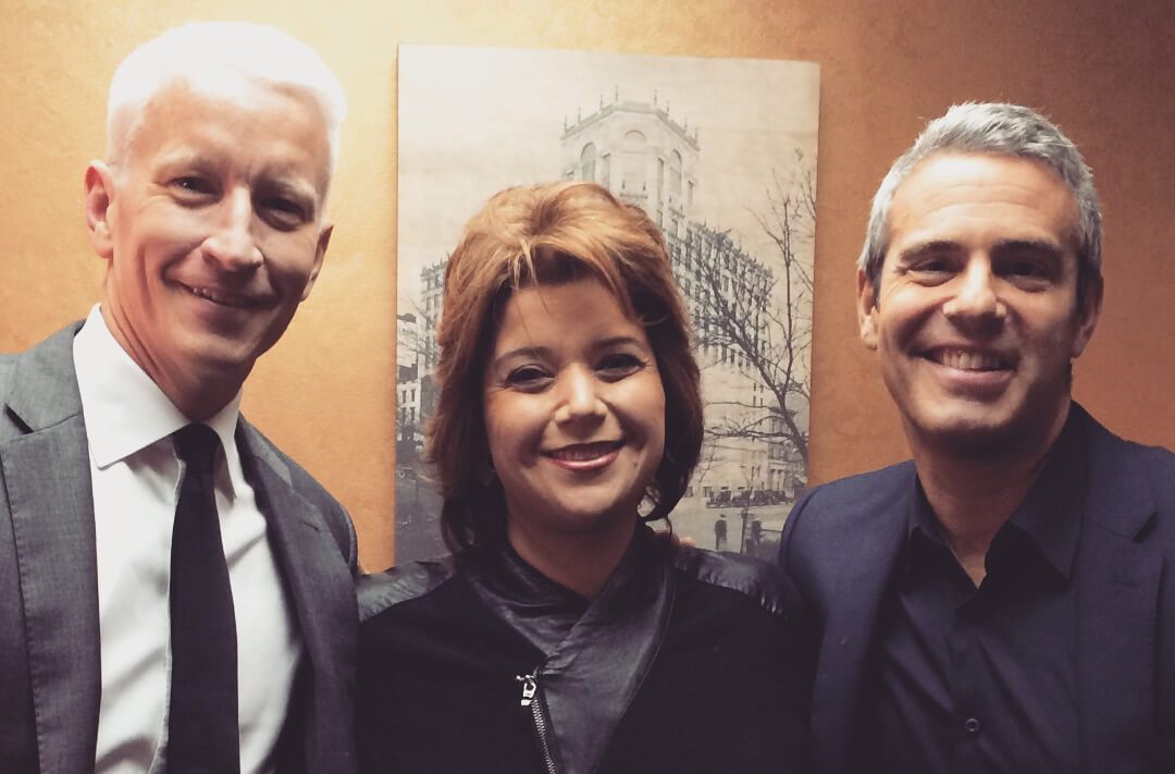 Ana Navarro poses along with the journalist Anderson Cooper y the radio host Andy Cohen. Photo: Courtesy. 