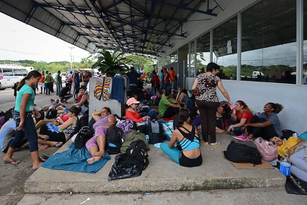 Los cubanos duermen a la intemperie en la frontera de Costa Rica con Nicaragua. Carlos Herrera