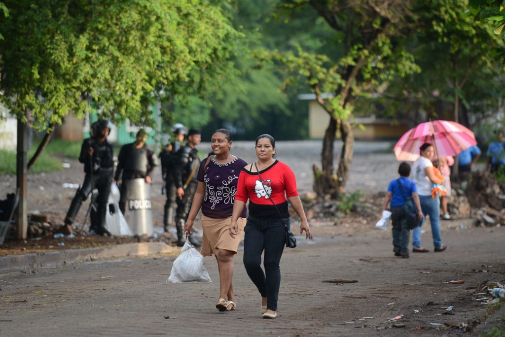 Los anti motines se mantienen en las calles de Mina El Limón. Carlos Herrera | Confidencial