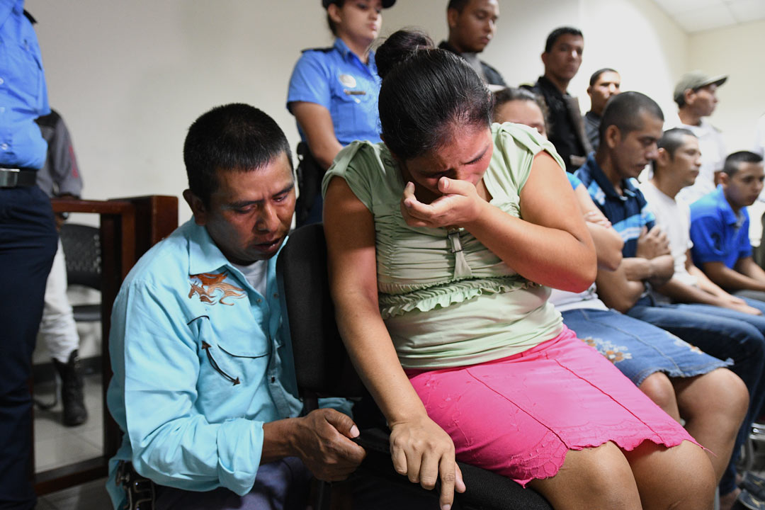 Esneyda Orozco llora al conocer el veredicto del jurado de conciencia Carlos Herrera | Confidencial