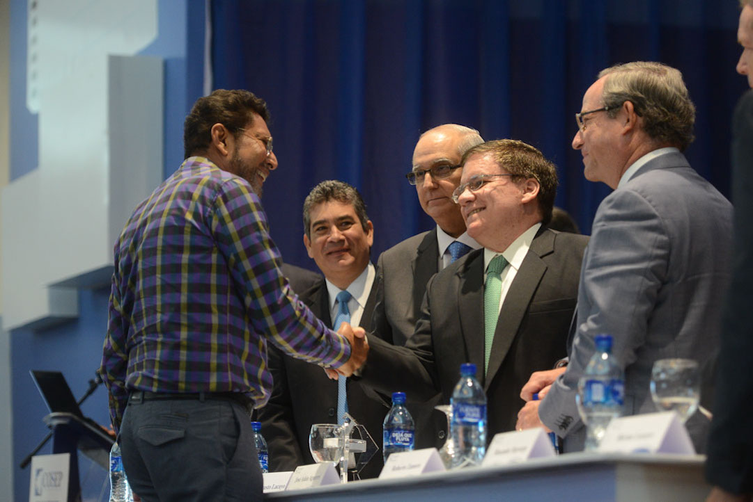 Bayardo Arce, asesor económico del gobierno, junto al presidente del COSEP, José Adán Aguerri. Carlos Herrera/Confidencial.