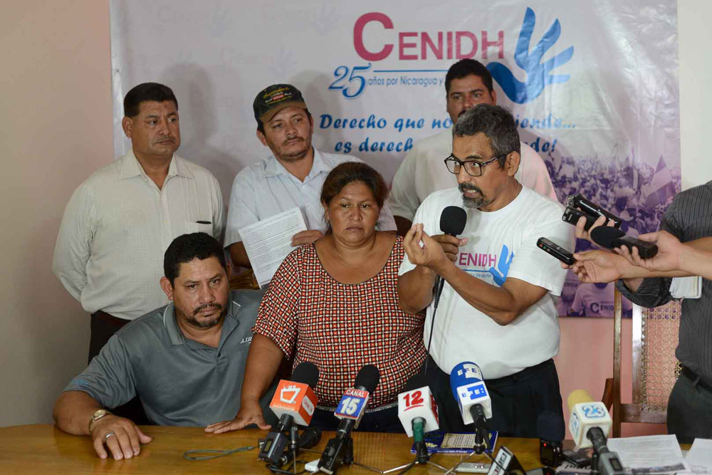 Francisca Ramírez interponiendo denuncia ante el CENIDH. Carlos Herrera/Confidencial
