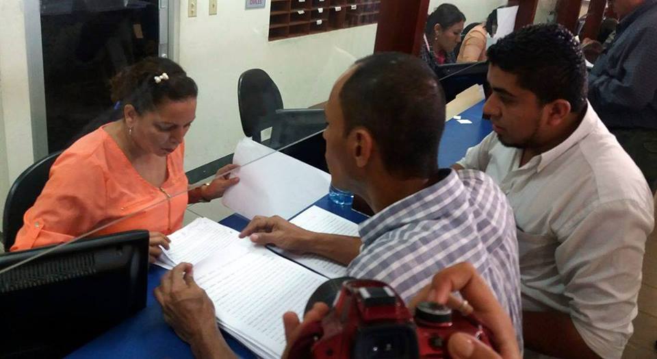 Rodolfo Quintana, diputado suplente destituido, al presentar su recurso de amparo. Cortesía | Confidencial