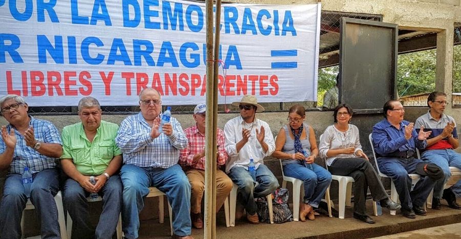 Miembros del Frente Amplio por la Democracia reunidos en Pantasma. Cortesía FAD | Confidencial