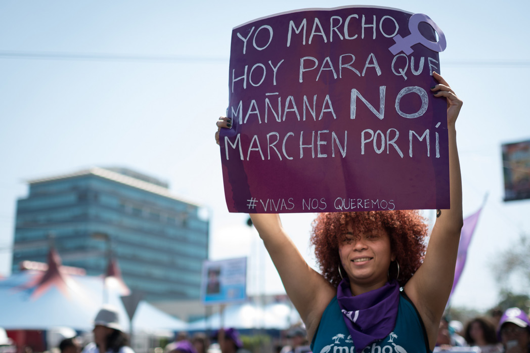 mujer marcha Nicaragua