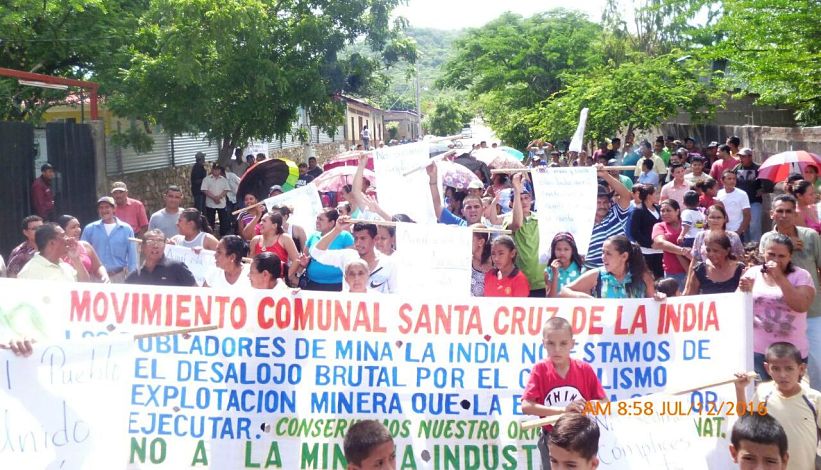 Los niños también participaron en la caminata de protesta contra la concesión minera. Cortesía / Confidencial