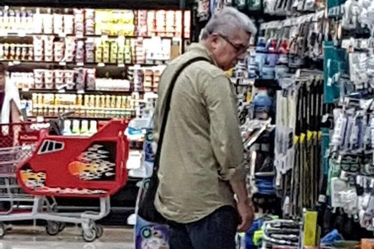 El diputado guatemalteco Luis Rabbé, fotografiado en un supermercado de Managua. Cortesía | Guatevisión