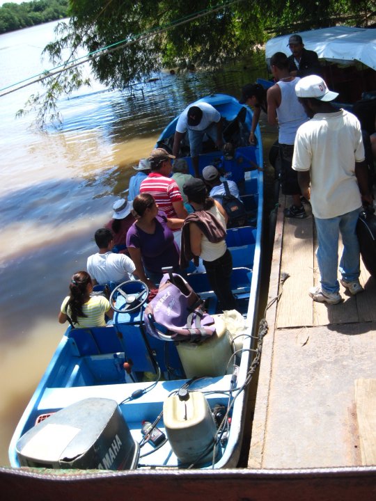 El Río escondido conecta la ciudad de El Rama con Bluefields, en el Caribe Sur. Foto: C.Membreño | Confidencial 