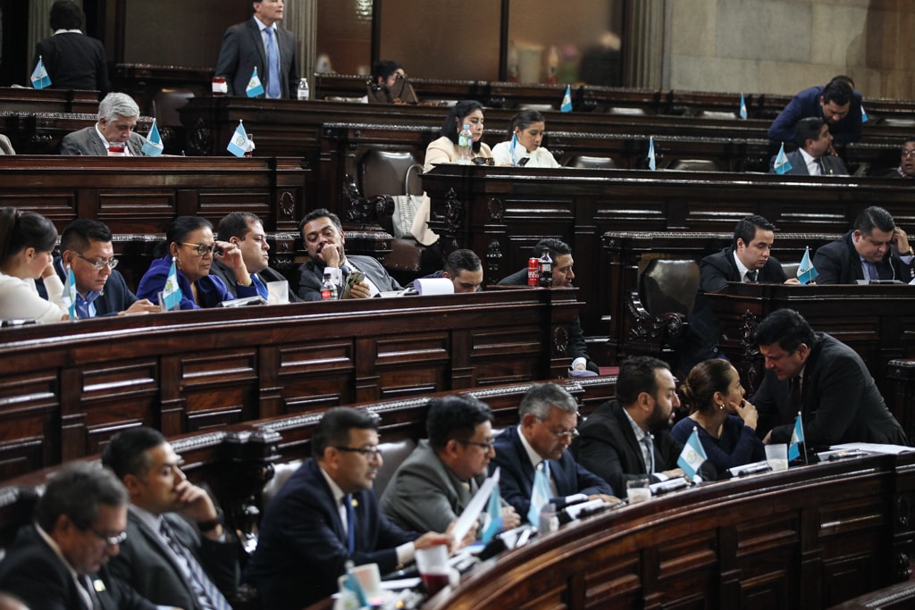 Diputados durante la sesión