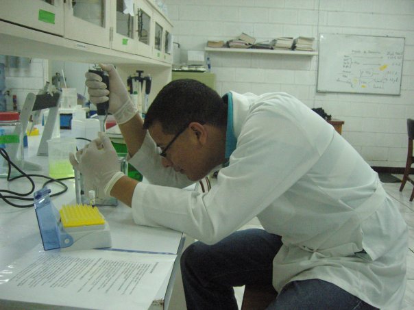 Carlos Talavera en el Centro de Biología Molecular UCA