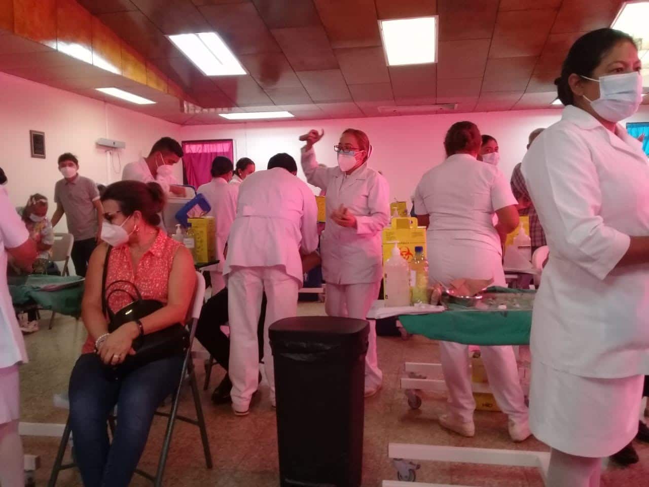 Vista del área del hospital Bertha Calderón, en Managua, donde se aplican las vacunas contra la covid-19. Foto: Cortesía