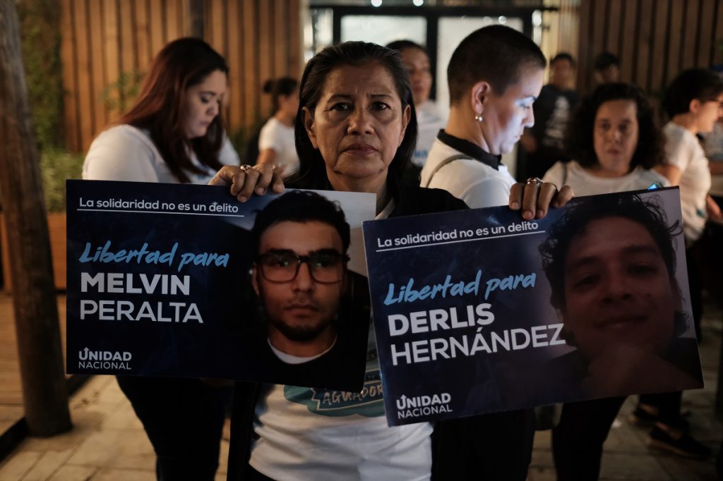 Darling Hernández, familiar de los detenidos Melvin Peralta y Derlin Hernández. Foto: Carlos Herrera.