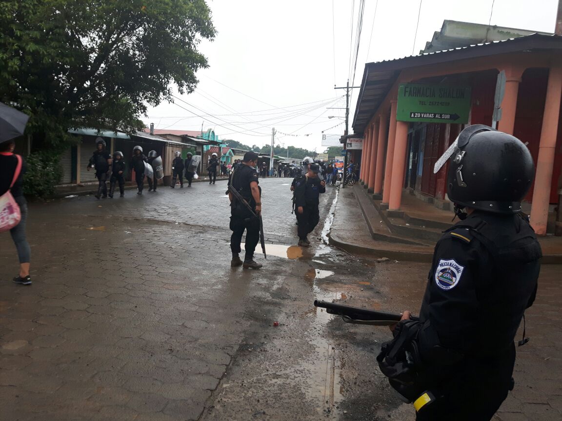 Nueva Guinea "tomada" por oficiales anti disturbios. Cortesía.