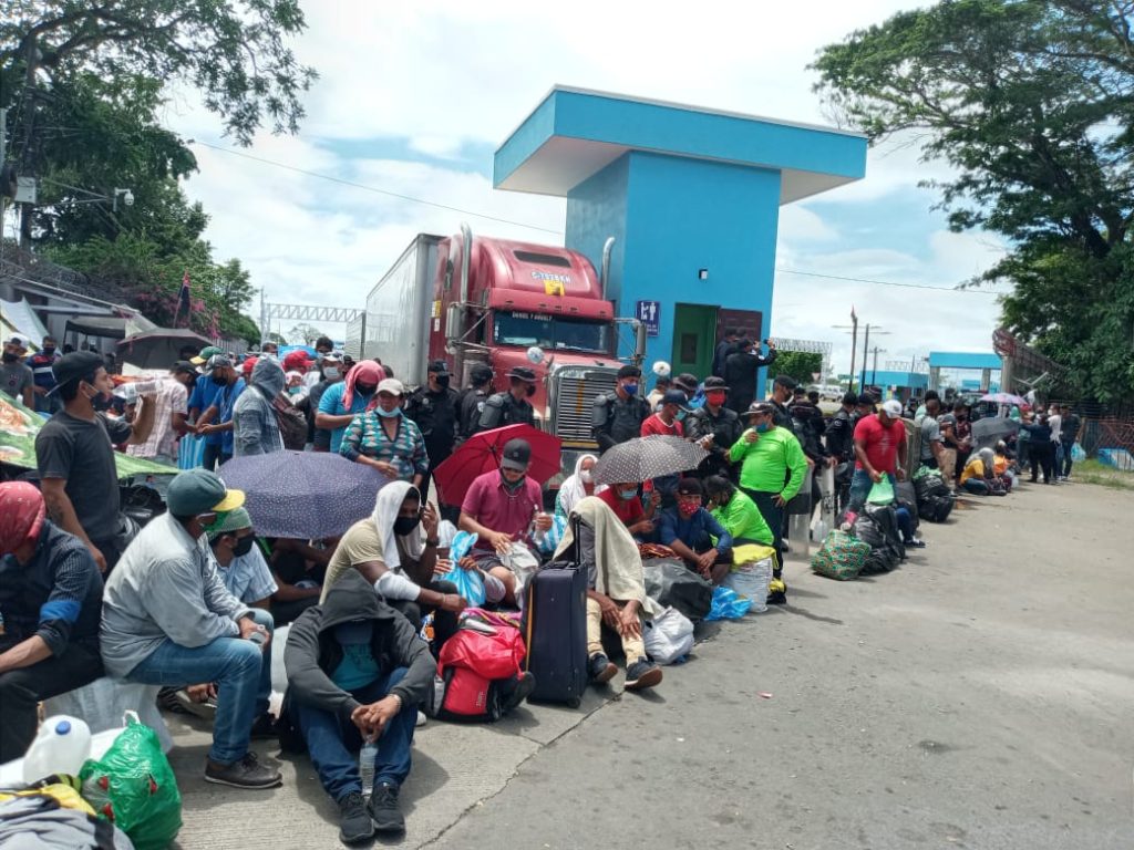 nicaragüenses varados en Peñas Blancas