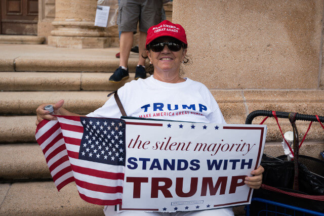 Manifestantes Pro-Trump en Miami. Foto: Carlos Herrera /Confidencial