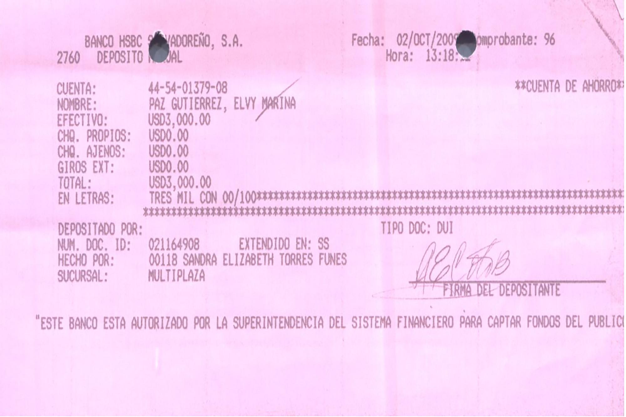 Esta nota de abono original contiene el número de DUI y la firma de Ana Elizabeth Coto, una empleada de la Secretaría Privada de la Presidencia de Mauricio Funes que ahora guarda prisión preventiva. Coto depositó $3,000 a la cuenta de Elvy Paz, la madre de una de las hijas del expresidente. Paz es prófuga. El Faro tuvo acceso a 52 notas de abonos realizados por empleados de Casa Presidencial a favor de la cuenta de Paz. Funes y Paz se conocieron en Canal 12, cuando el expresidente trabajó ahí como periodista. El 7 de abril de 2007 tuvieron una hija, cuando Funes estaba casado con Pignato. Funes ocultó este amorío y esta hija durante su campaña presidencial y su mandato.