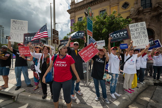 Latinos por Trump