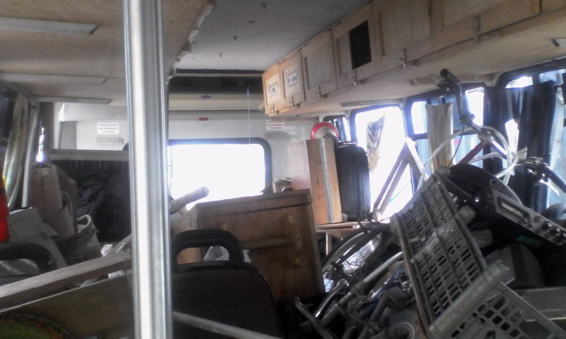 El estado de la buseta después de ser entregada por la Policía Nacional. Cortesía